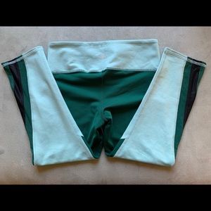 Alo Green Blue and Black Mesh Capri leggings Sz XS